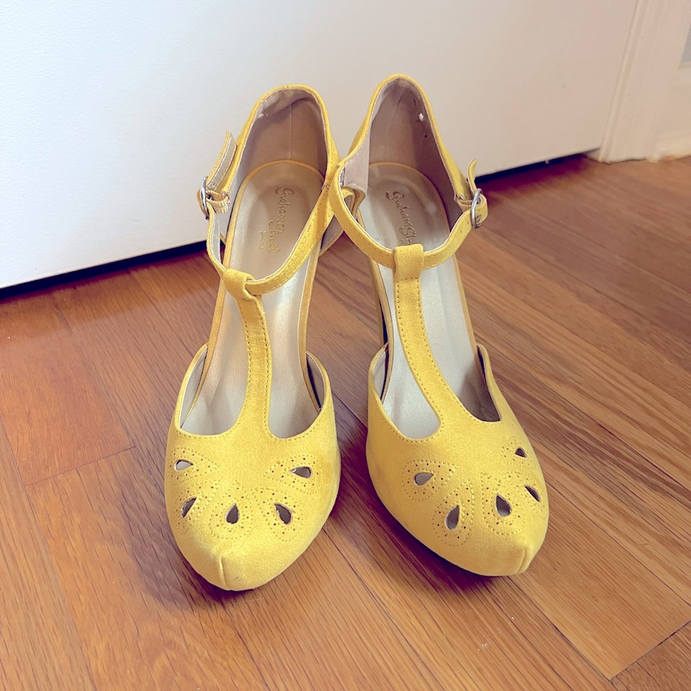Yellow low heels